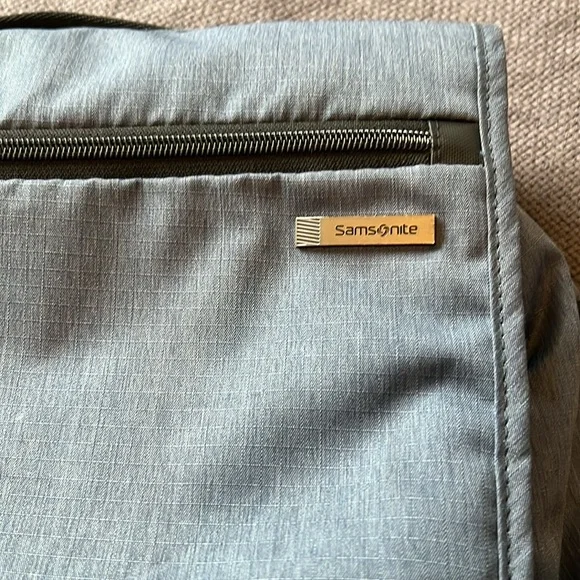 Samsonite Nylon Ripstop Messenger Bag - Picture 2 of 9